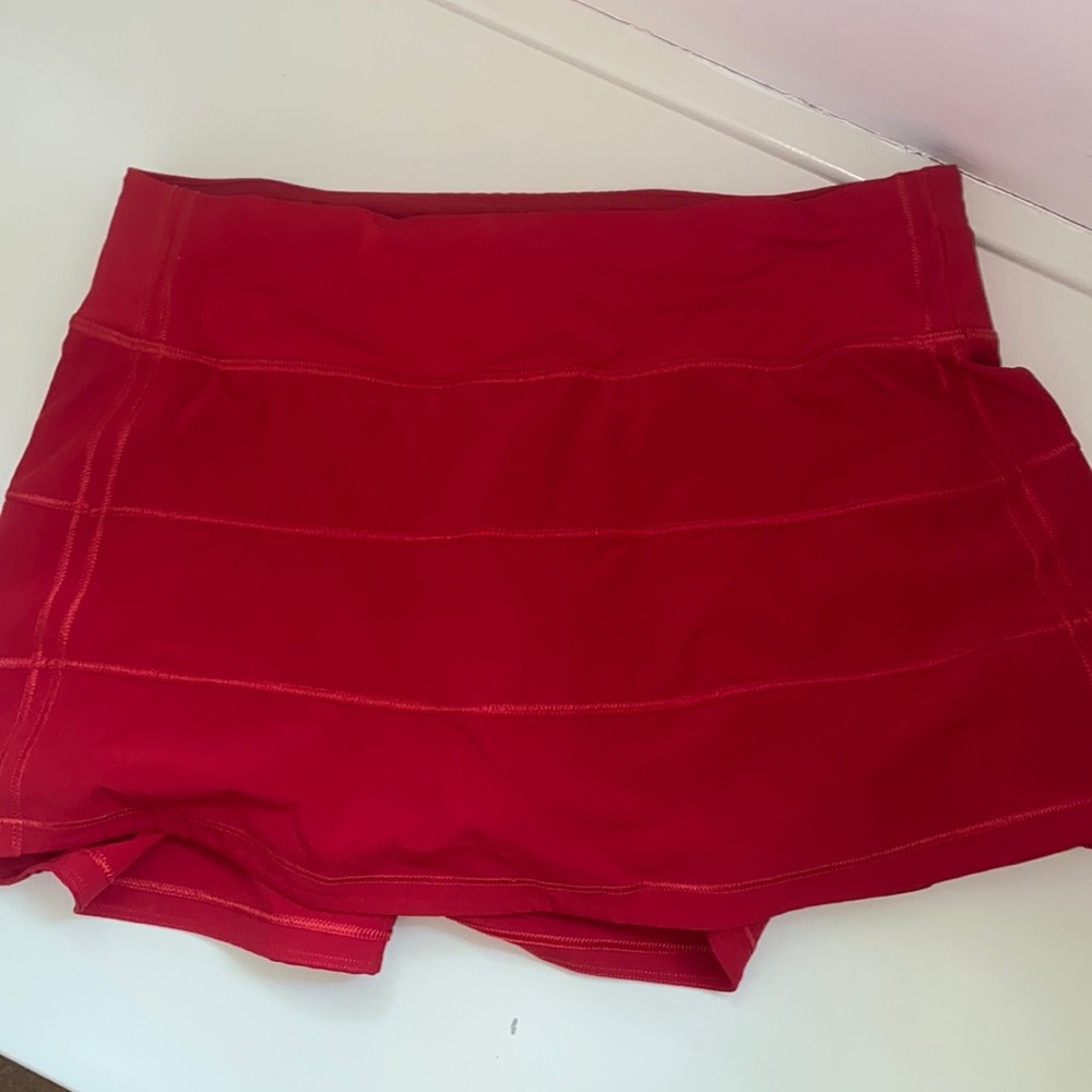 Lululemon, Red Pace Rival skirt, Size 4!